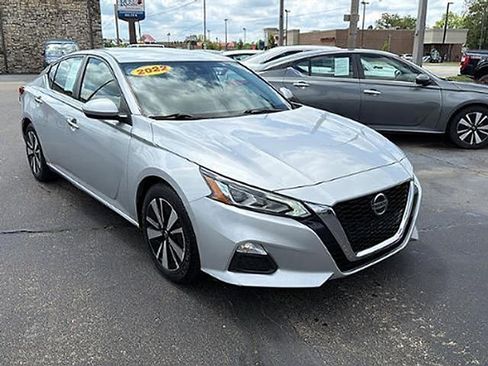Used 2022 Nissan Altima 2.5 SV FWD image 1