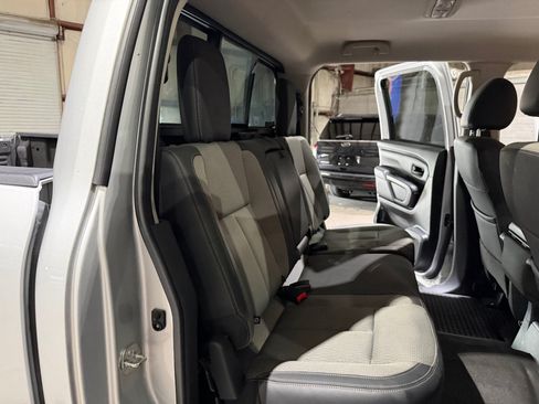 Used 2018 Nissan Titan S RWD image 23
