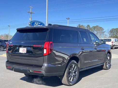 Used 2025 Ford Expedition Max Platinum w/ Stealth Performance Package image 31