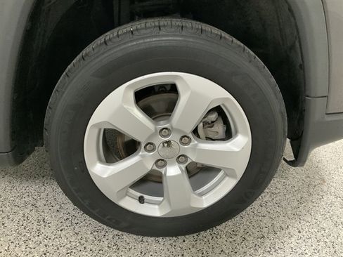 Used 2021 Jeep Compass Latitude image 14