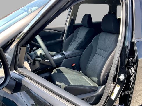 Used 2024 Nissan Rogue SV FWD image 9