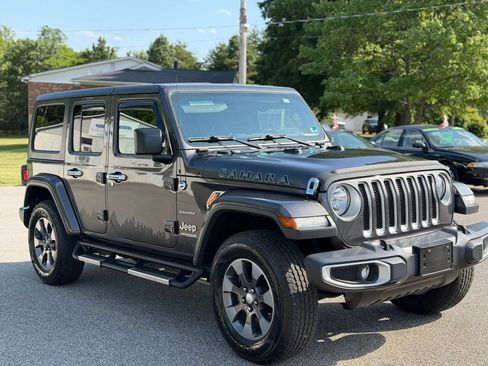 Used 2019 Jeep Wrangler Unlimited Sahara AWD/4WD image 9