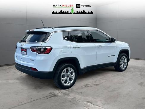 Used 2025 Jeep Compass Latitude AWD/4WD image 5