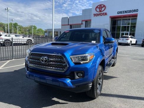 Used 2016 Toyota Tacoma TRD Sport w/ Towing Package image 4