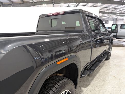 Used 2020 GMC Sierra 2500 AT4 w/ AT4 Premium Package AWD/4WD image 3