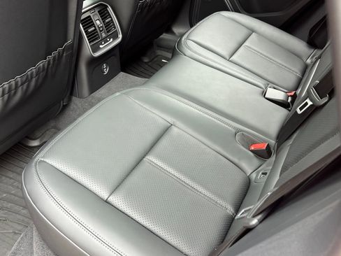 New 2026 Porsche Macan image 19