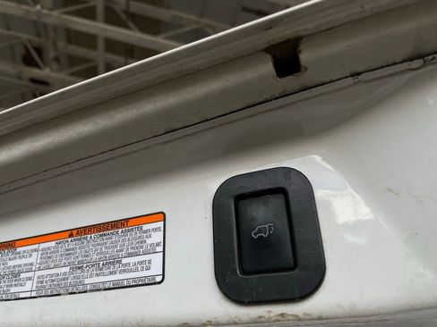 Used 2017 Toyota Sienna SE w/ Cargo Management Package image 30