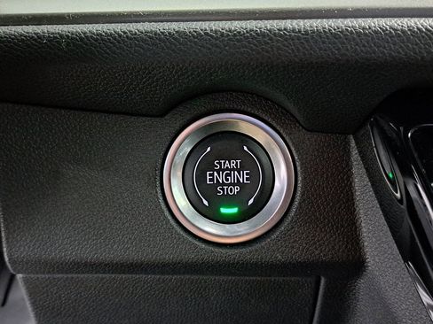 Used 2025 Chevrolet Traverse LT image 14