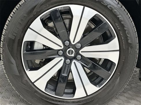 Certified 2024 Volvo XC60 T8 Plus w/ Protection Package Premier image 10