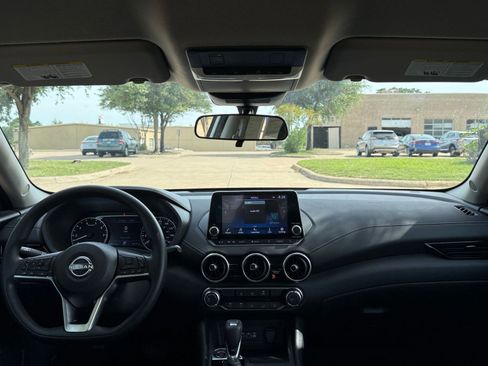 Used 2025 Nissan Sentra SV FWD image 33