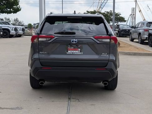 Used 2022 Toyota RAV4 XLE AWD/4WD image 7
