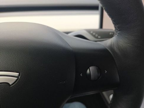 Used 2023 Tesla Model Y Long Range image 31