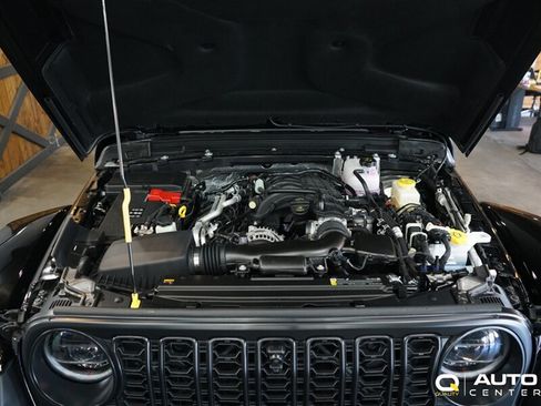 Used 2026 Jeep Wrangler Unlimited Rubicon AWD/4WD image 12