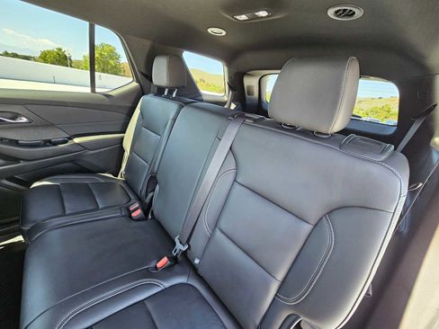 Used 2023 Chevrolet Traverse LT FWD image 19