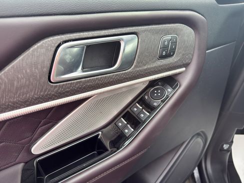 Used 2025 Ford Explorer Platinum w/ LUX Leather Package image 9
