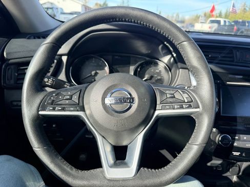 Used 2019 Nissan Rogue SV image 10