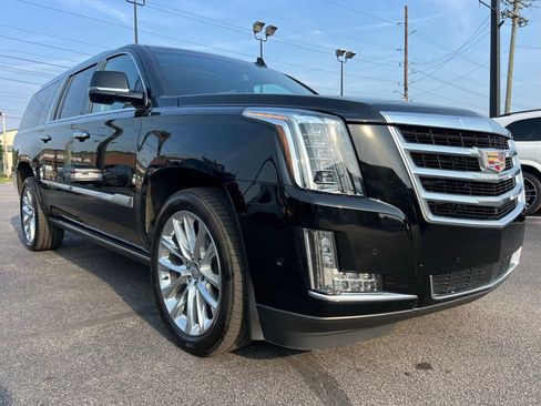 Used 2020 Cadillac Escalade ESV Premium Luxury image 9