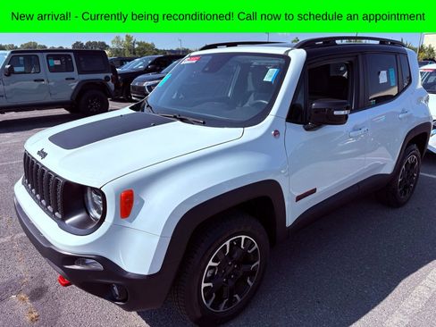 Used 2023 Jeep Renegade Trailhawk w/ Sun/Sound Group AWD/4WD image 9