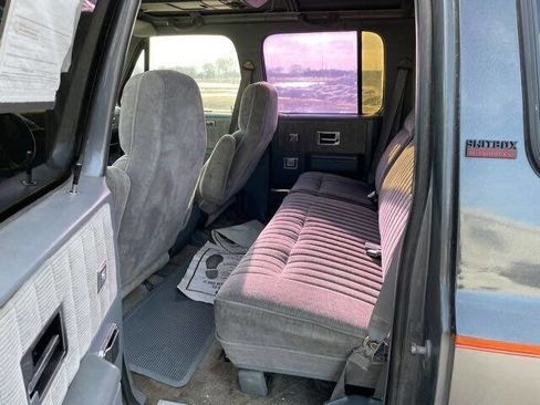 Used 1990 GMC Suburban 4WD image 20