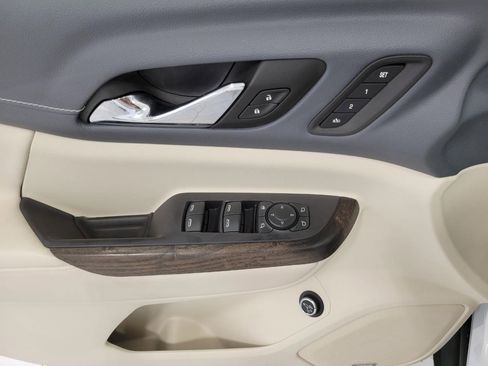 Used 2022 GMC Acadia Denali w/ Denali Ultimate Package image 30