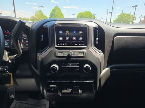 Used 2022 Chevrolet Silverado 2500 Custom w/ Custom Value Package AWD/4WD image 17
