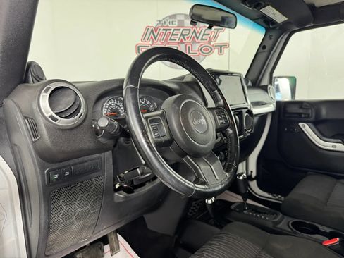 Used 2011 Jeep Wrangler Rubicon w/ Dual Top Group AWD/4WD image 10