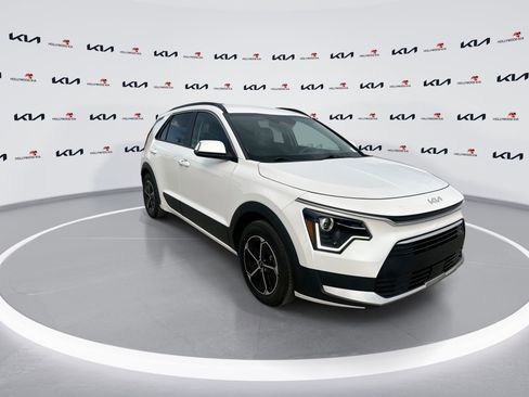 Used 2023 Kia Niro EX image 2