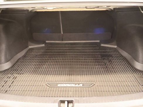 Used 2020 Toyota Corolla LE image 25