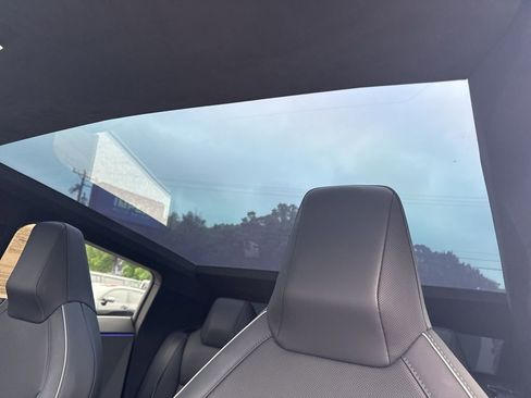 Used 2024 Tesla Cybertruck AWD Crew Cab image 11