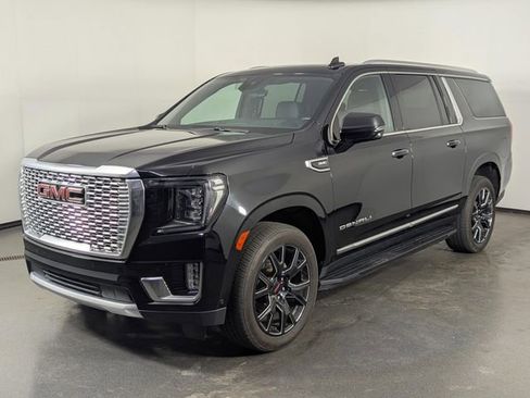 Used 2023 GMC Yukon XL Denali w/ Advanced Technology Package image 4
