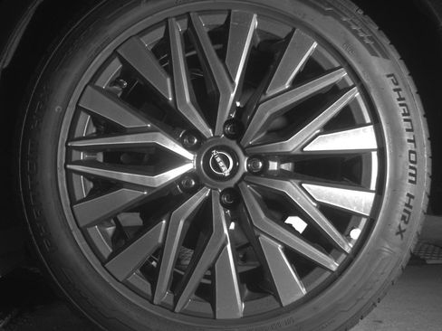 Used 2025 Nissan Altima 2.5 SV FWD image 14