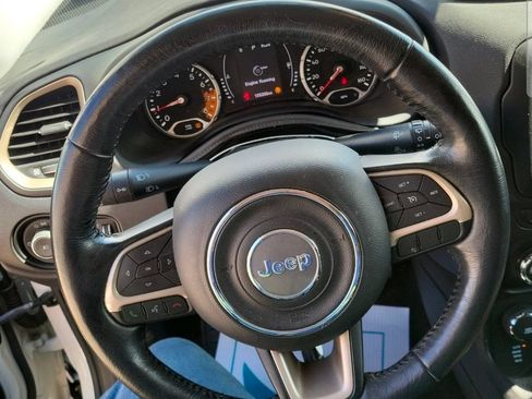 Used 2017 Jeep Renegade Latitude w/ Cold Weather Group AWD/4WD image 8