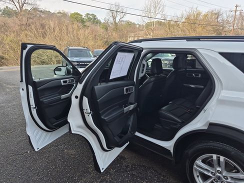 Used 2020 Ford Explorer XLT w/ Equipment Group 202A image 13