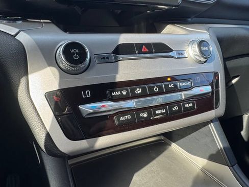 Used 2021 Ford Explorer XLT RWD image 18