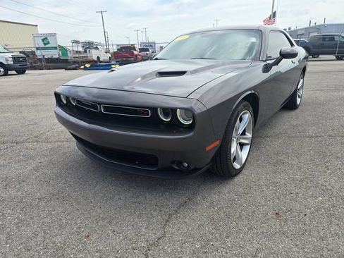 Used 2018 Dodge Challenger R/T RWD image 7