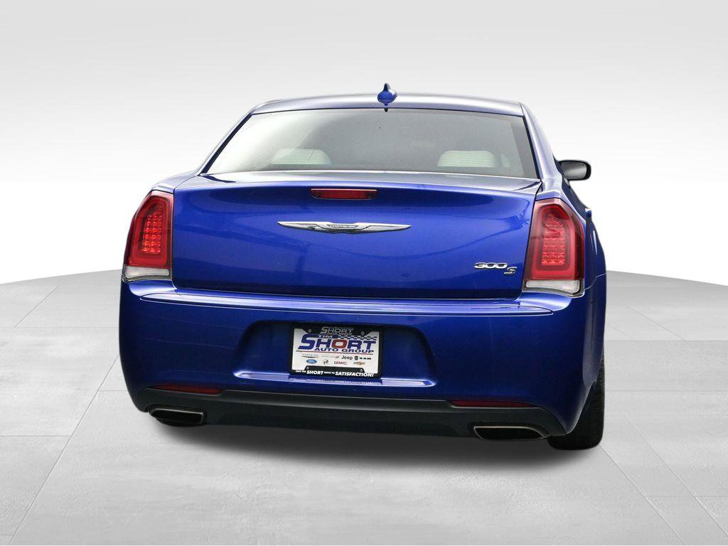 Used 2019 Chrysler 300 S RWD image 4