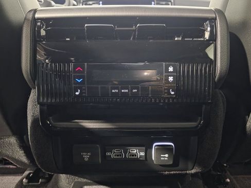 New 2025 Jeep Wagoneer L Series II w/ Convenience Group I AWD/4WD image 38