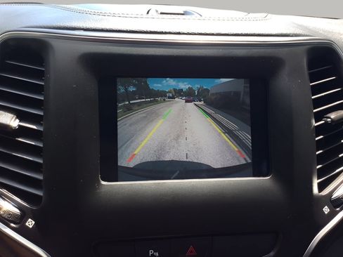 Used 2020 Jeep Cherokee Latitude Plus FWD image 26
