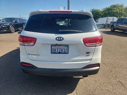 Used 2017 Kia Sorento AWD w/ LX Convenience Package image 11