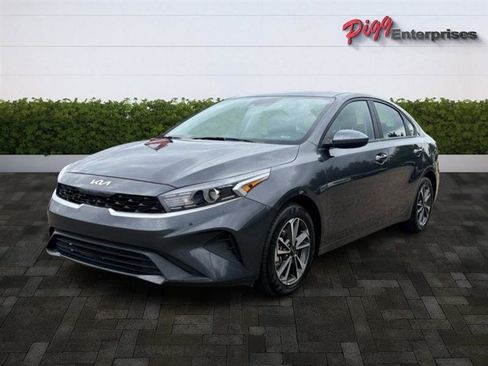 Used 2024 Kia Forte LXS image 4