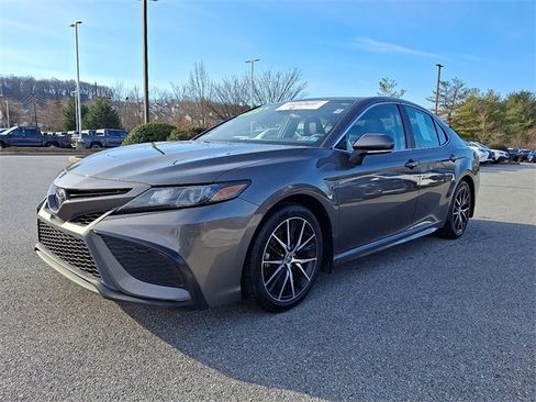 Certified 2023 Toyota Camry SE image 3