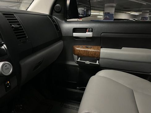 Used 2011 Toyota Tundra Limited w/ Memory Pkg AWD/4WD image 33