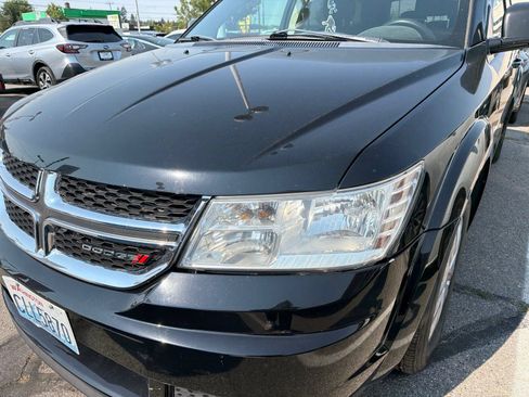 Used 2016 Dodge Grand Caravan SXT w/ Rear Park Assist Package FWD image 2