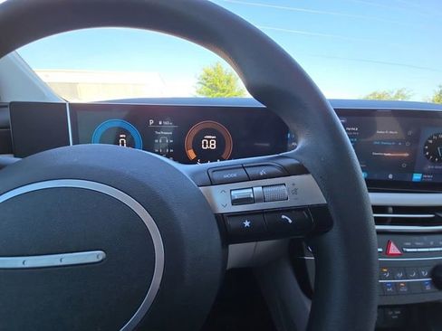 Used 2025 Hyundai Tucson SE image 12