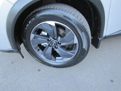 Used 2024 Nissan Rogue SV image 34