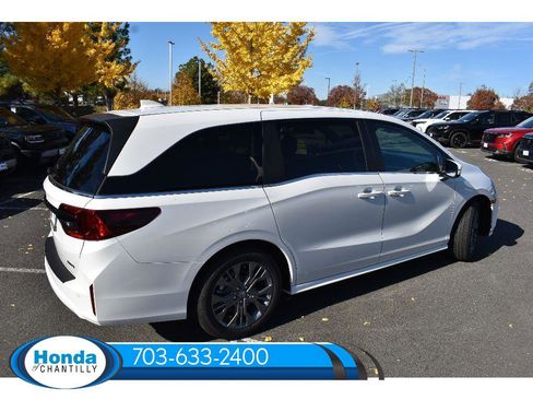 New 2026 Honda Odyssey Touring image 11