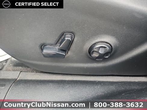 Used 2020 Jeep Cherokee Latitude Plus w/ Cold Weather Group AWD/4WD image 12
