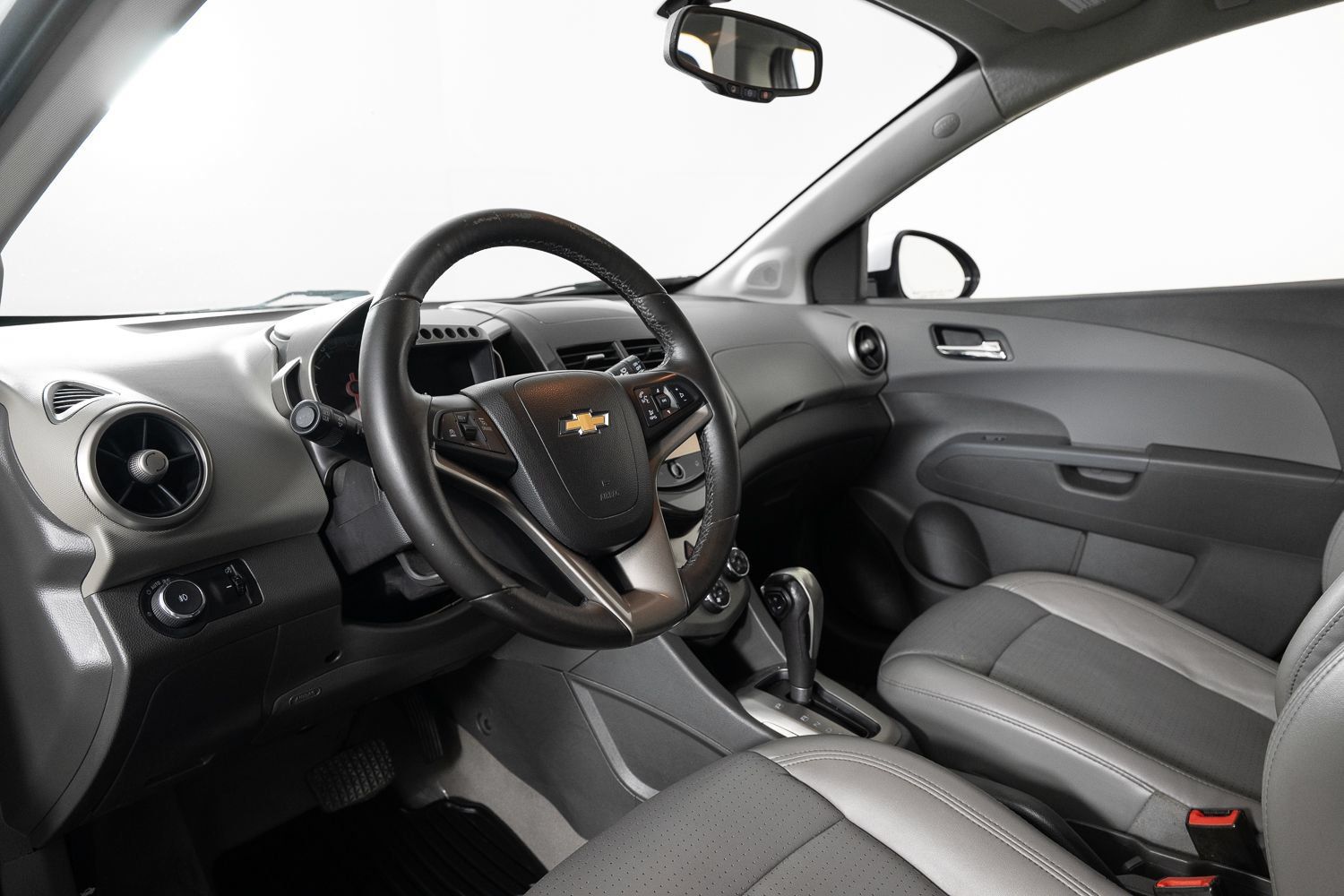 Used 2015 Chevrolet Sonic LTZ FWD image 13