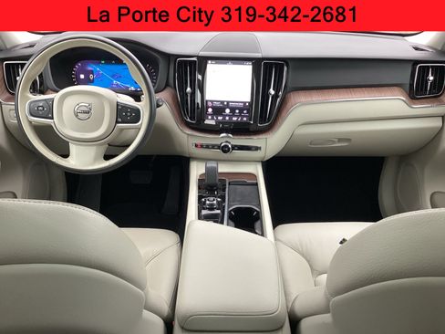 Used 2022 Volvo XC60 B5 Momentum AWD/4WD image 17