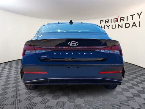 Used 2024 Hyundai Elantra SEL image 5